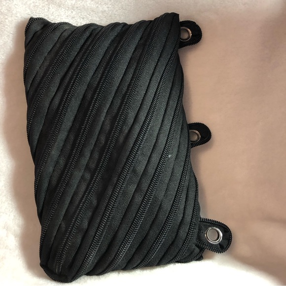 FINAL SALE- LEAVING CLOSET- NO FURTHER DISCOUNTS - Picture 7 of 9